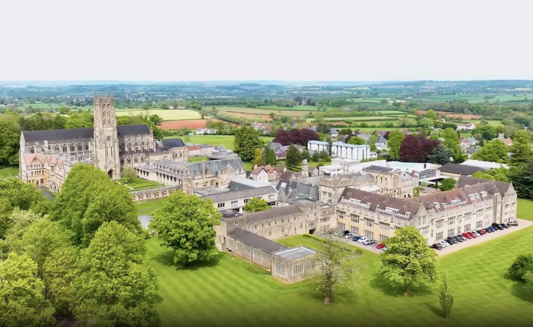 Der Campus der Downside School UK - eine beeindruckende Umgebung einer renommierten Internatsschule in Großbritannien.