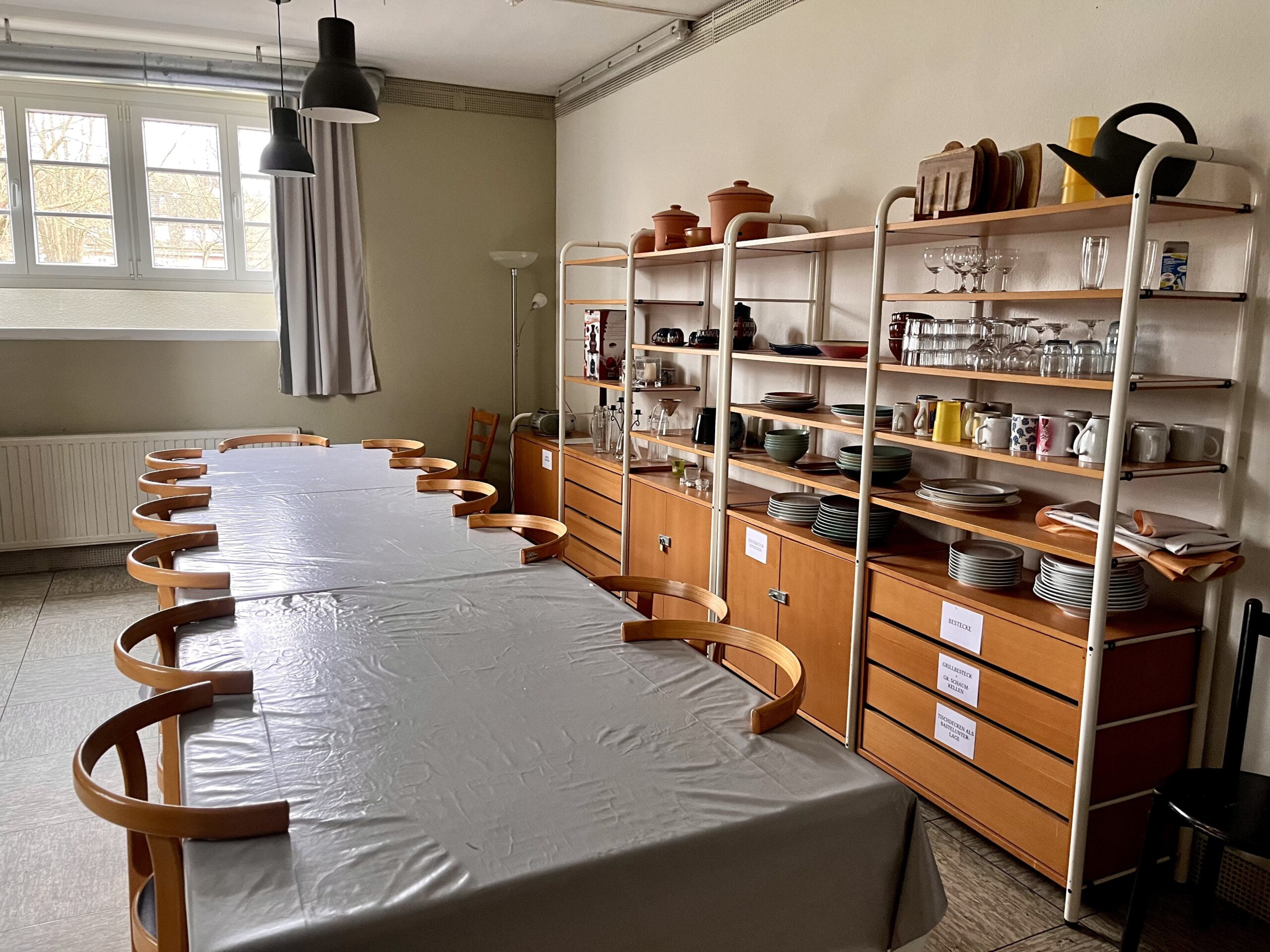 Internat Solling in Deutschland bietet ein vielfältiges Kunstprogramm, das Schülern und Schülerinnen ermöglicht, ihre kreativen Fähigkeiten zu entfalten. Die Schule fördert die künstlerische Bildung durch verschiedene Projekte und Workshops.