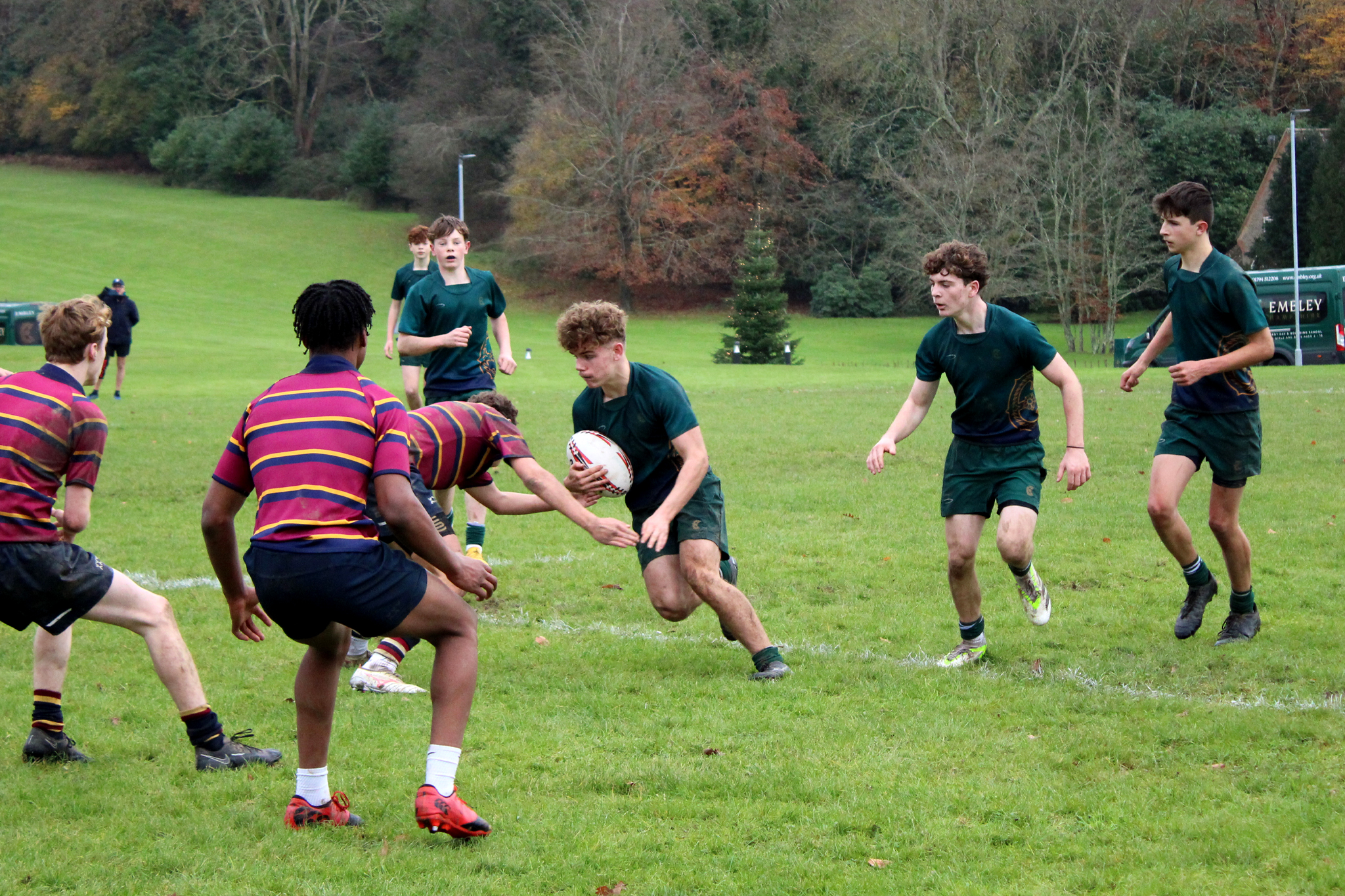 Die Embley School in Hampshire bietet ein engagiertes Rugby-Programm für Schüler aller Altersgruppen.