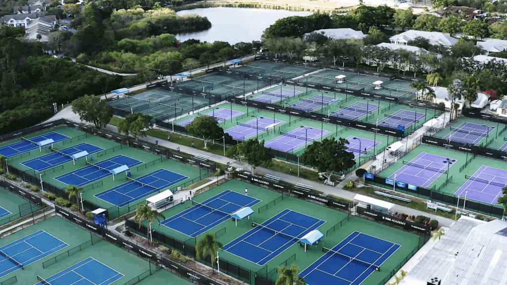 Tennis Internate IMG Academy – eine führende Sportschule in den USA mit einem weltweit anerkannten Tennisprogramm.